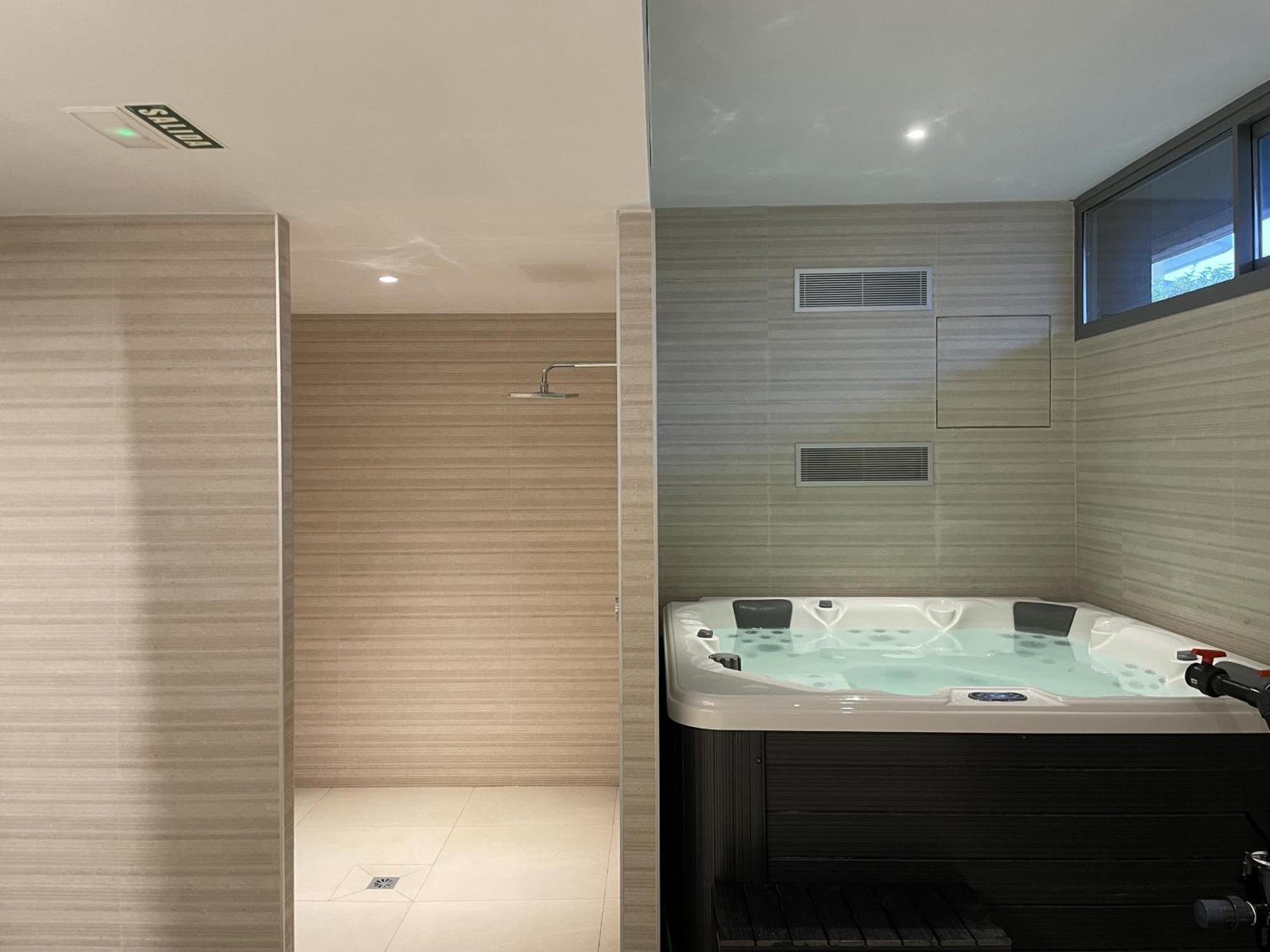 Vivi Homes - Elies House Pool, Gym, Spa & Sea View El Faro Exterior foto